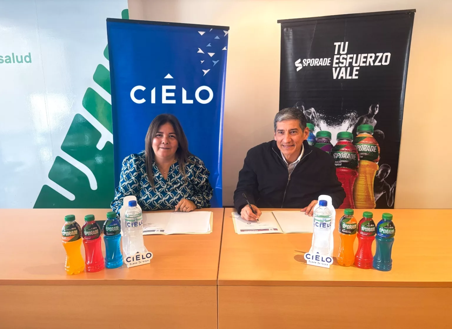 Alianza entre Grupo AJE y ADECORE por el deporte escolar